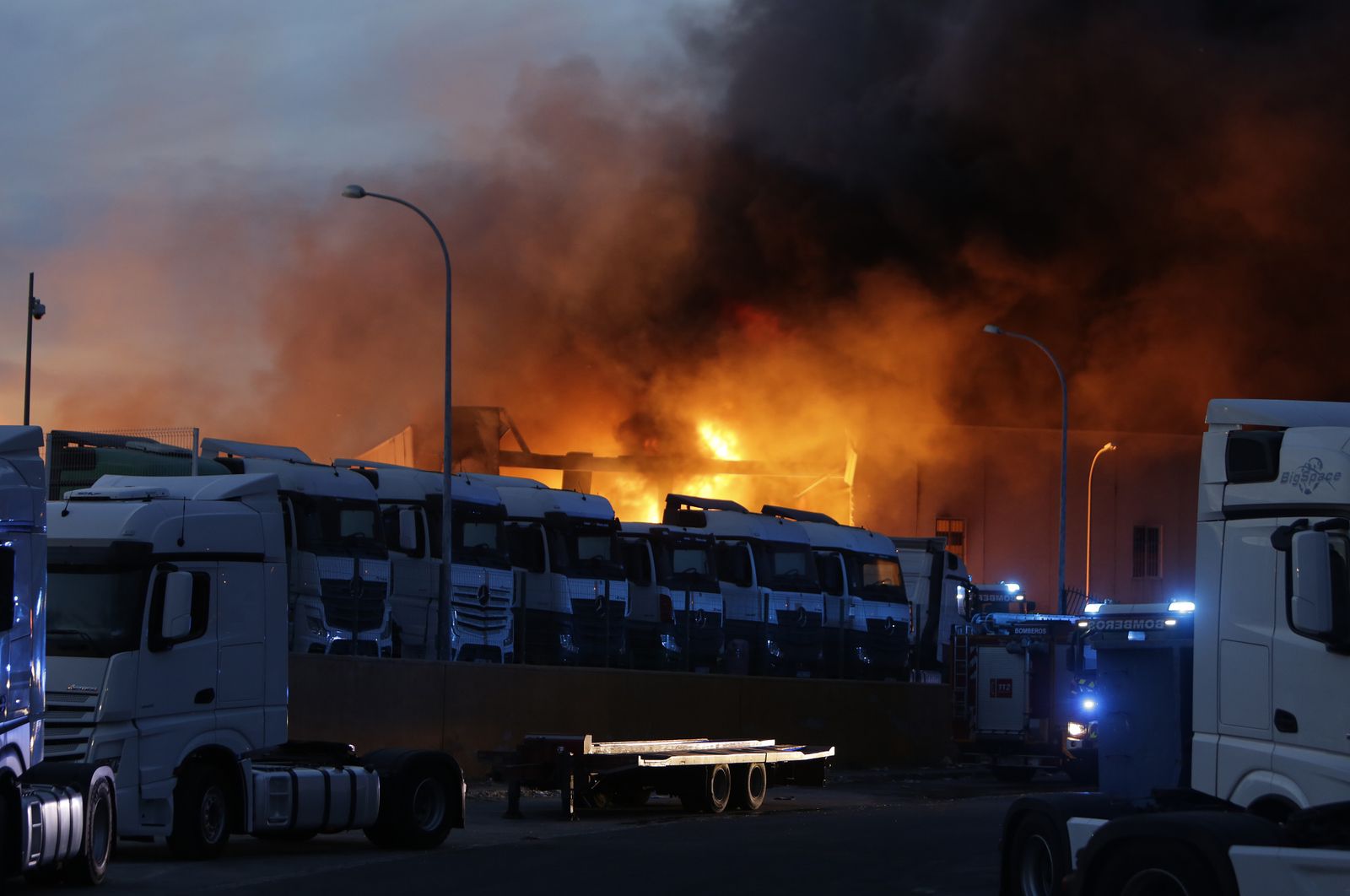 Incendio en Alcalá. Polig.La Red Sur