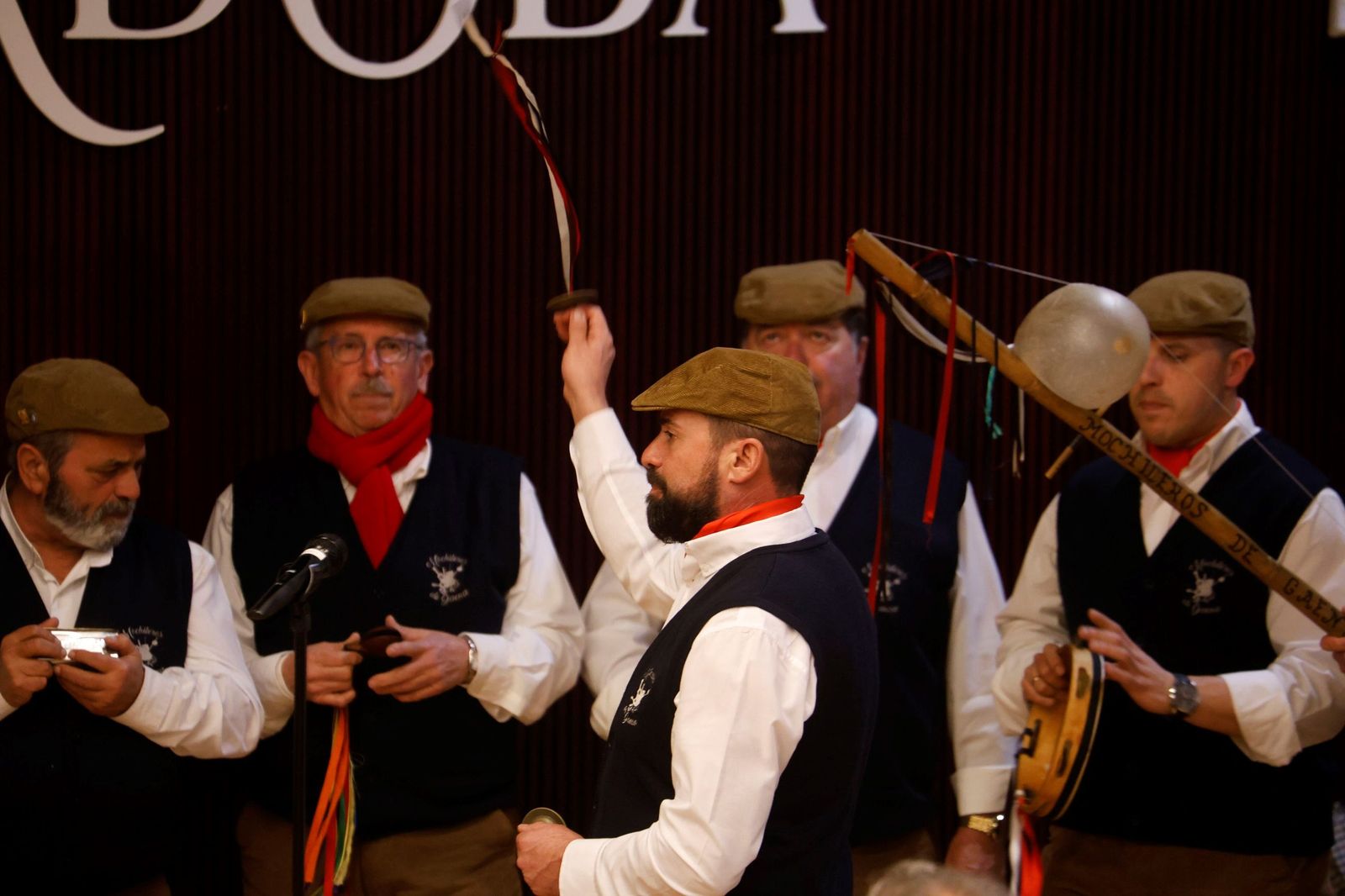 Los Mochileros de Gaena muestran su zambomba en Córdoba