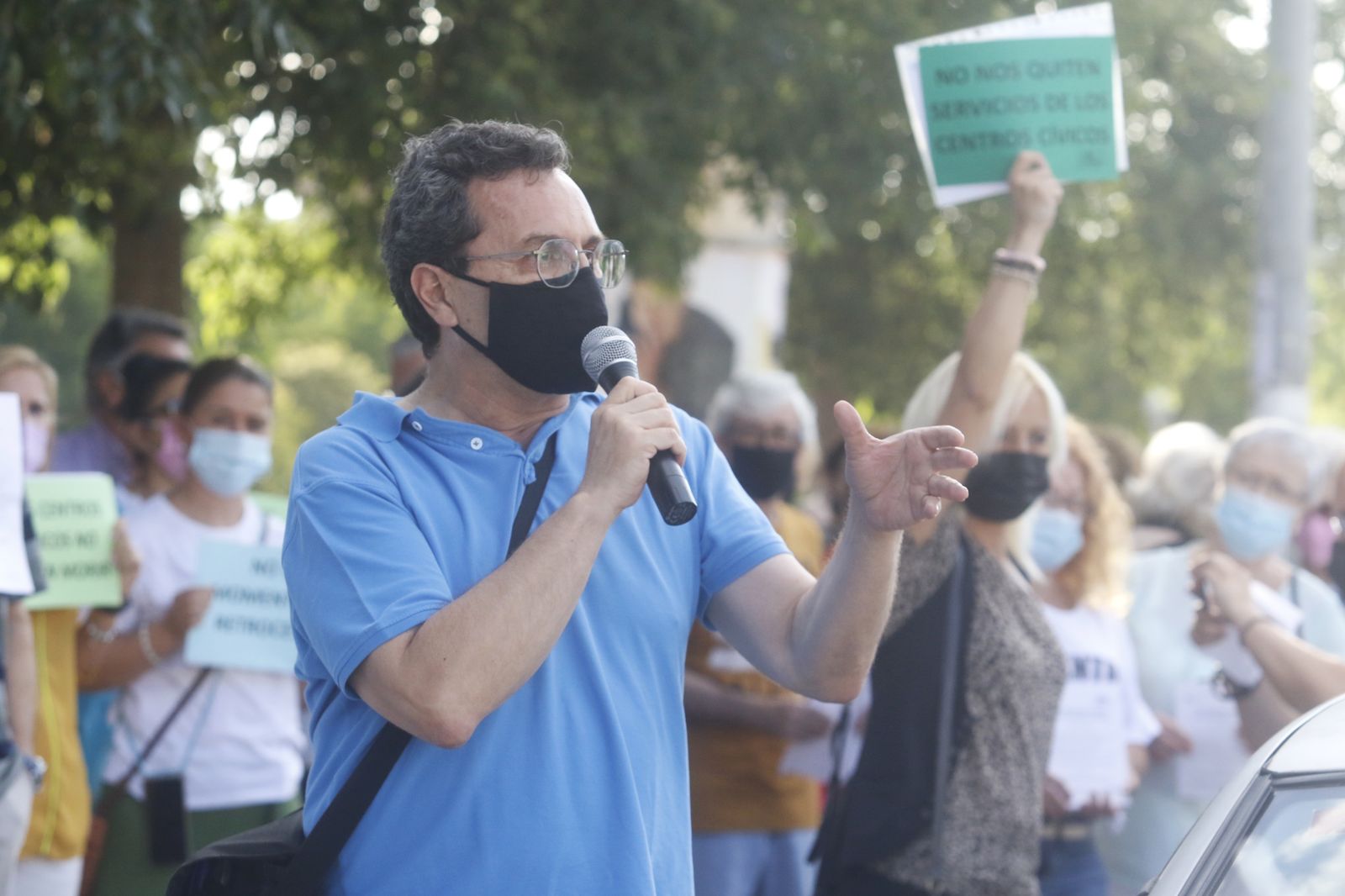 El encierro para exigir la apertura de los centros cívicos de Córdoba, en imágenes