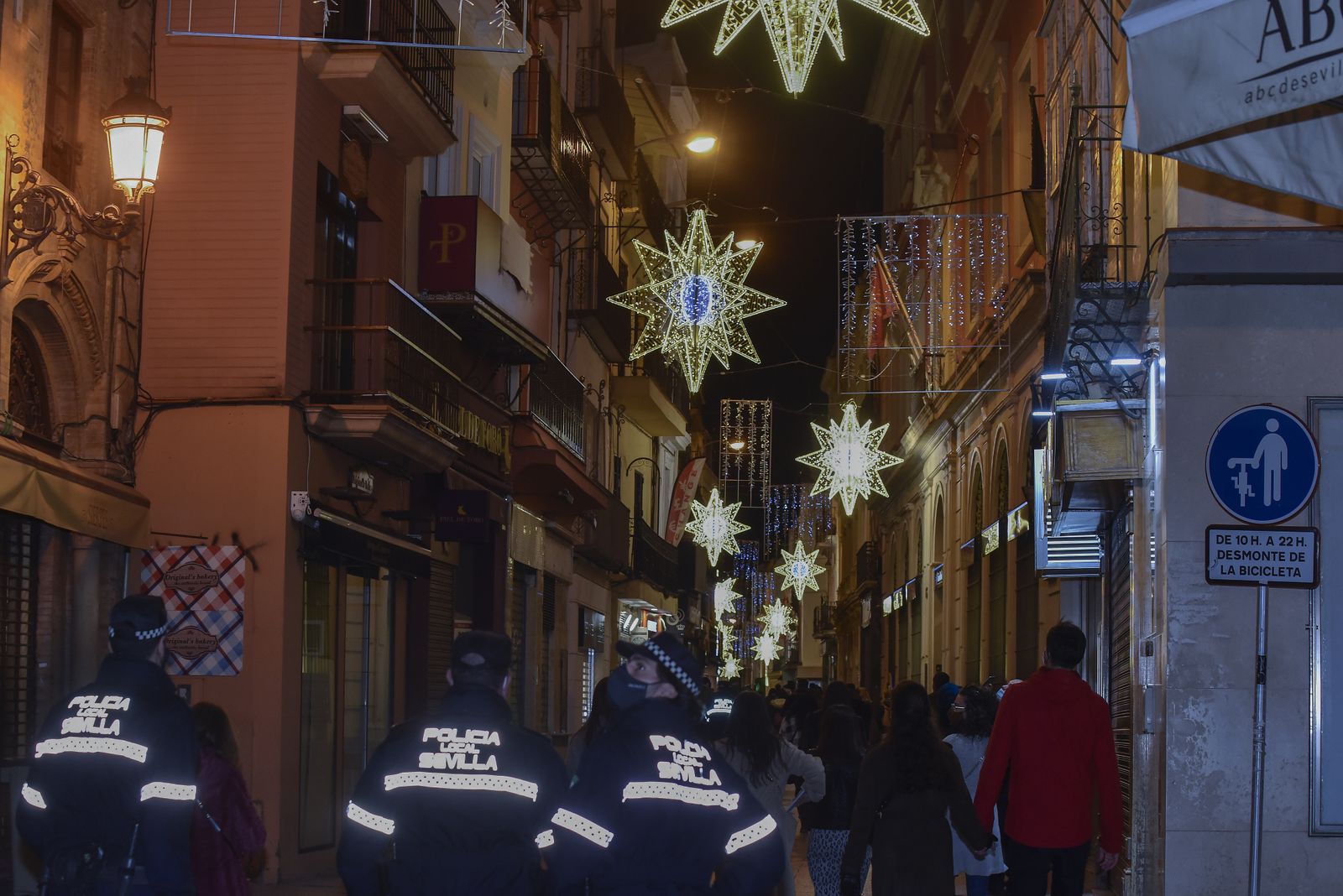 Sábado de ambiente, y encendido de luces de Navidad en Sevilla
