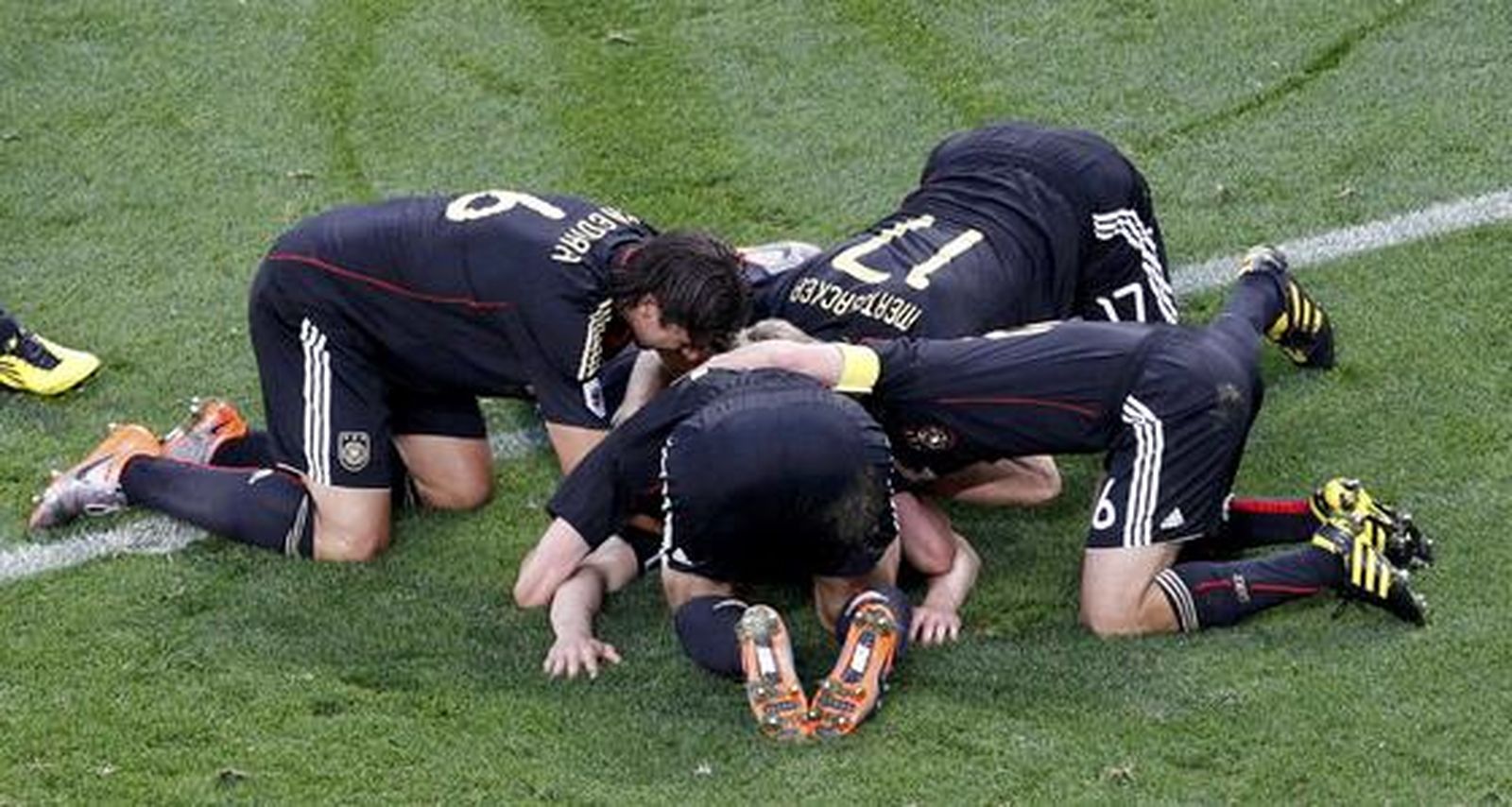 Alemania pone en evidencia a Argetina y obtiene el pase a semifinales. / Reuters