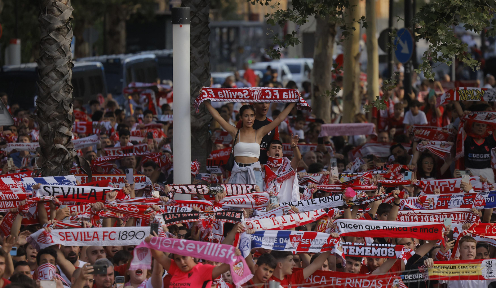 Las imágenes del Sevilla fc por las calles de Sevilla como campeón de la Europa League