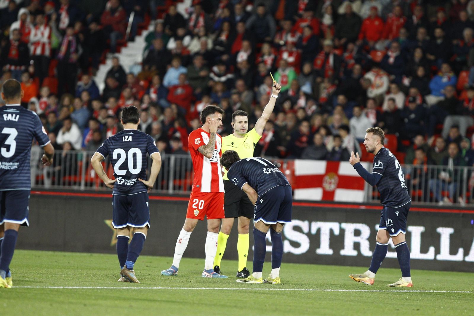 La U.D. Almería empata a uno contra el Cádiz y es campeón de invierno, en imágenes