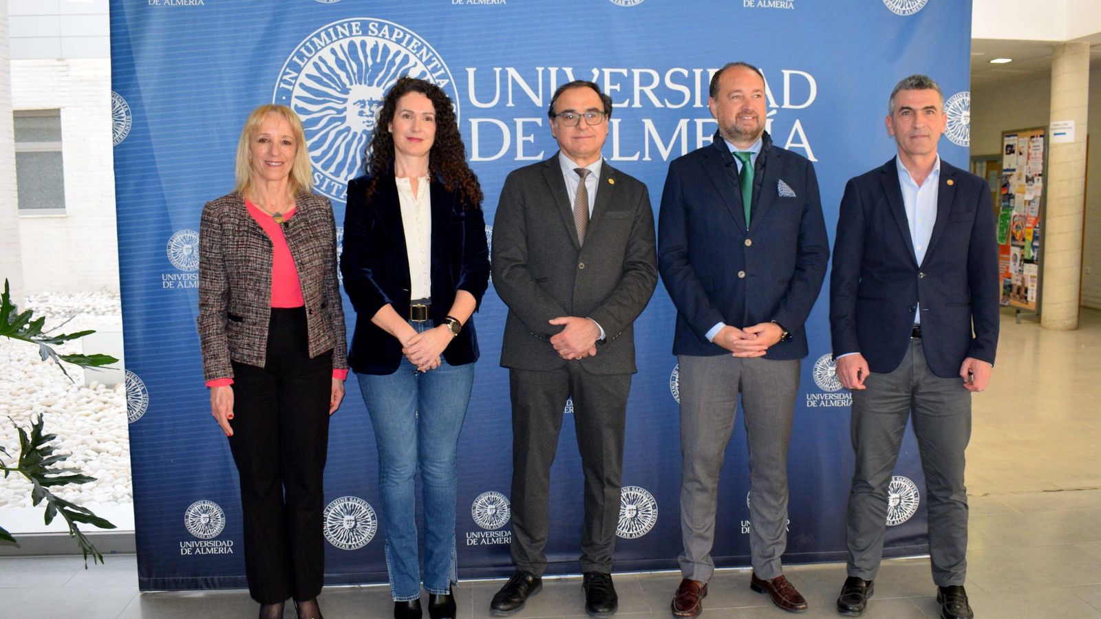 Participantes en la inauguración de las Jornadas de la Formación Dual.