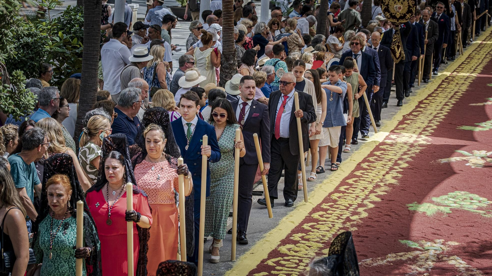 Búscate entre las imágenes del Domingo de Corpus en Cádiz