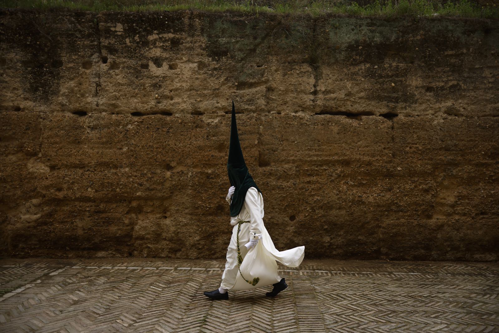 Fotos de La Redención el Lunes Santo en la Semana Santa de Sevilla
