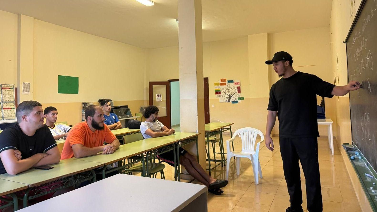Reunión celebrada por la organización del trofeo de fútbol de la comunidad islámica.