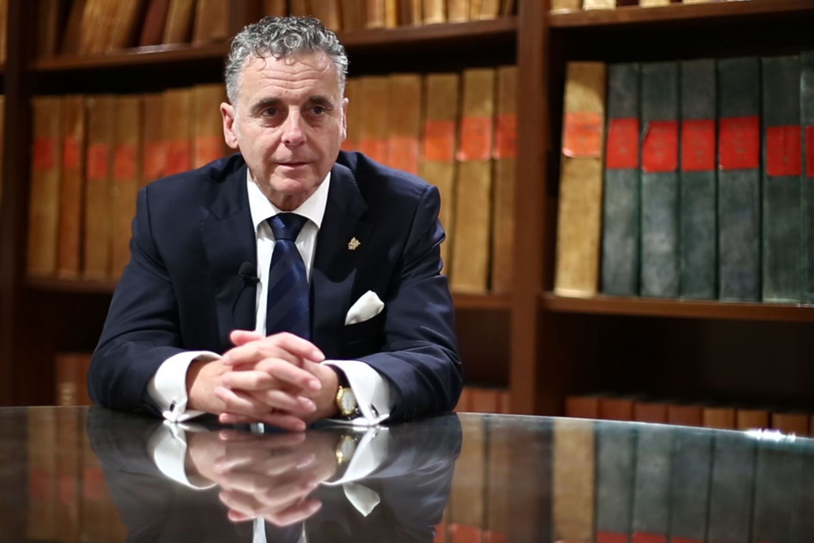 Faly Pastrana en la hemeroteca de 'Diario de Cádiz'.