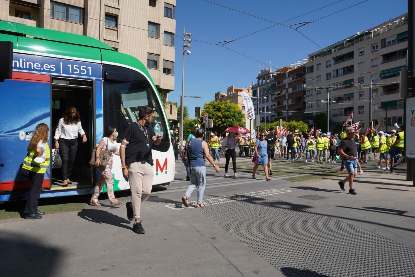 Fotos: así transcurre la manifestación y la huelga de autobuses urbanos de Granada