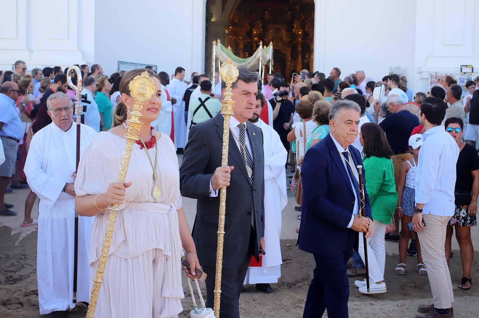 Imágenes de la procesión eucarística y solemne Función del Voto en El Rocío Chico