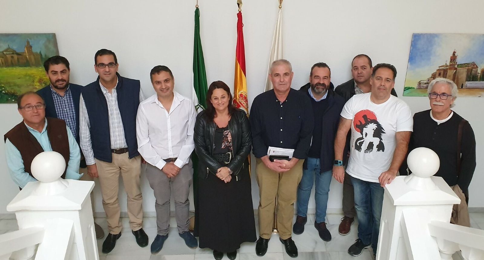 Los alcaldes y representantes de los siete municipios del arco norte del segundo cinturón del Aljarafe, en el Ayuntamiento de Espartinas.