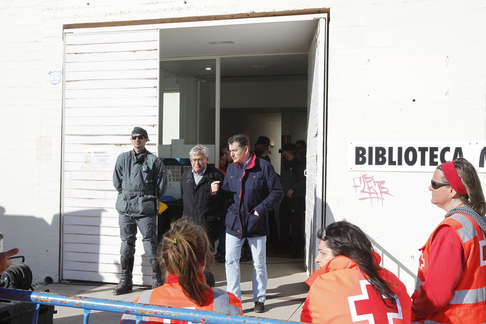 Andrés García Lorca y Antonio Sanz en el puesto de mando en Las Negras.