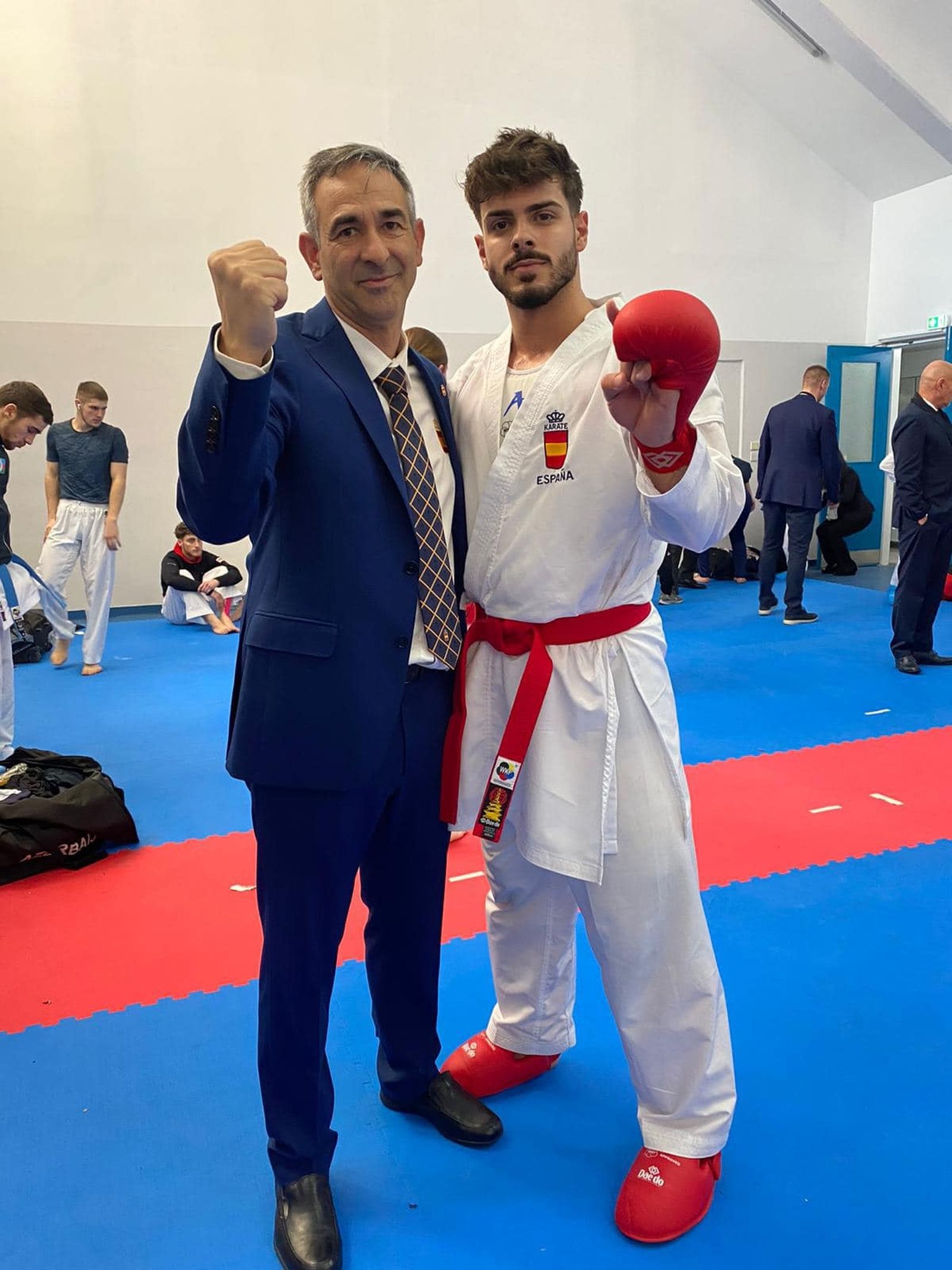 Alejandro Jiménez junto al seleccionador.