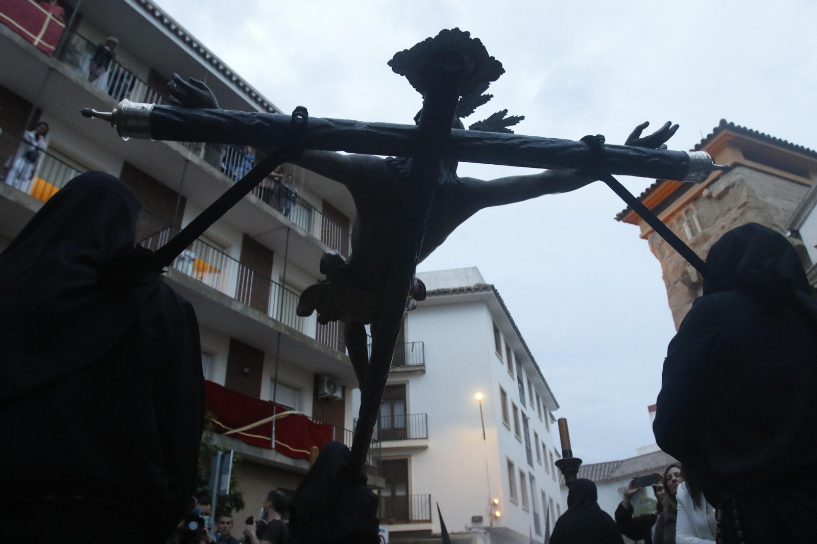Lunes Santo en Córdoba: Las imágenes de la salida de la hermandad del Vía Crucis