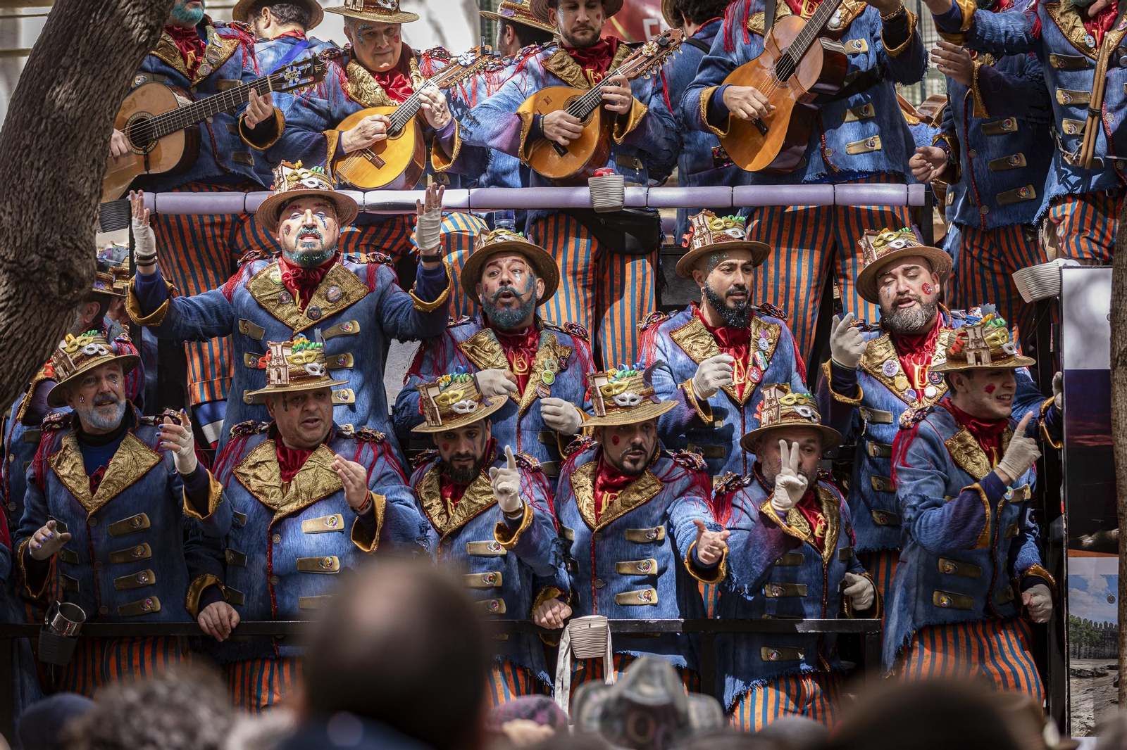 Las imágenes del segundo sábado de Carnaval de Cádiz 2025: Carrusel de coros bajo la lluvia