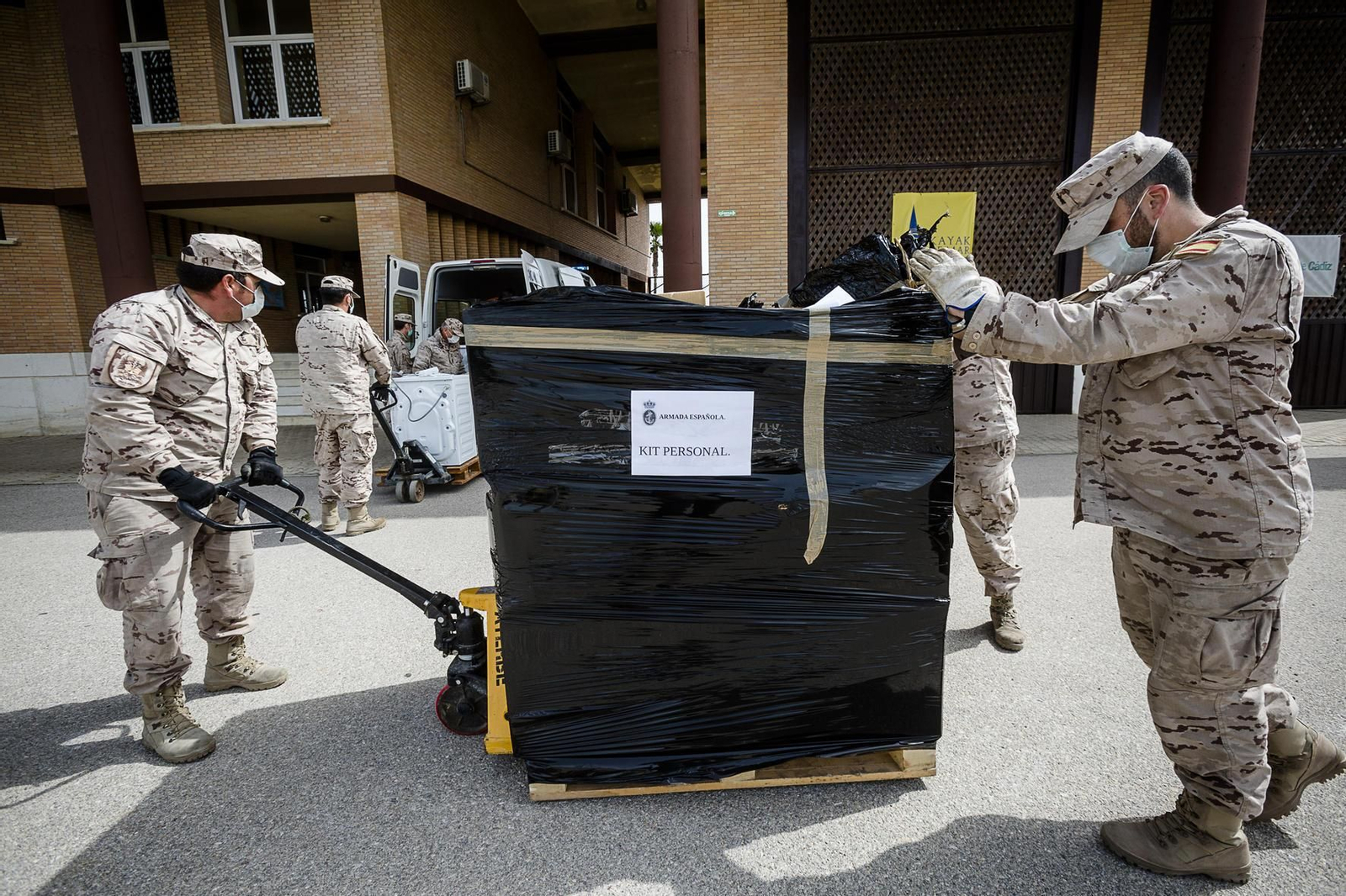 La Armada convierte en albergue para personas sin hogar el Centro Náutico Elcano