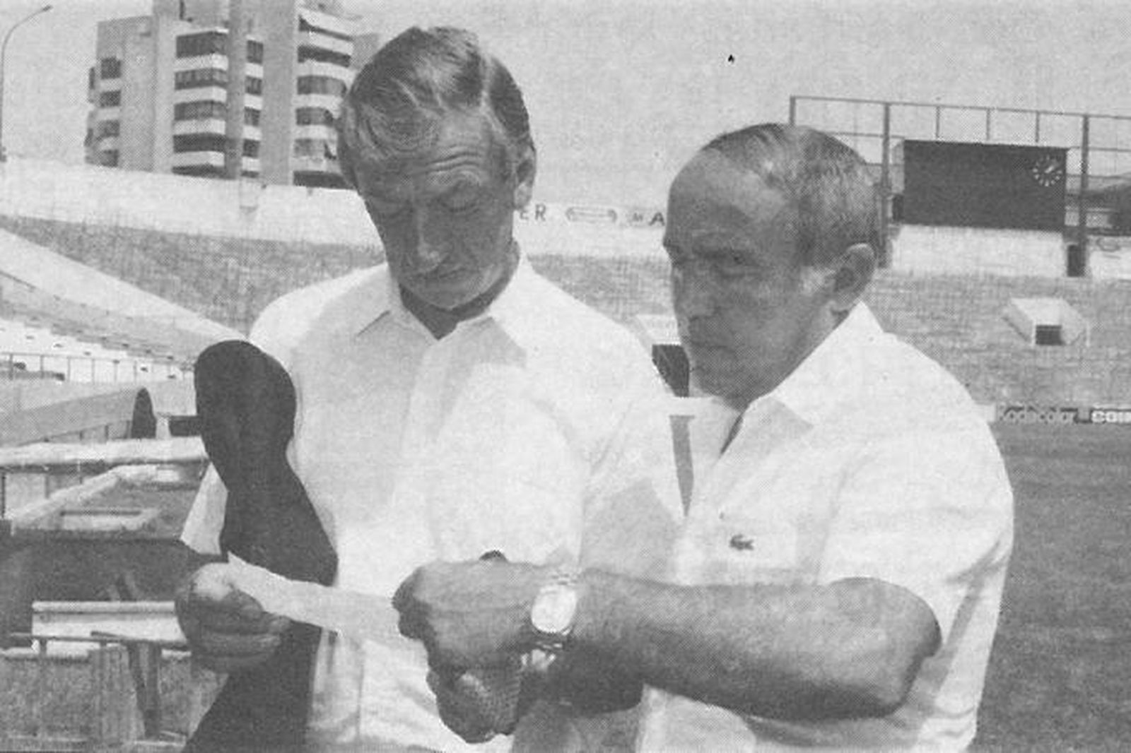 John Mortimore dialoga con Luis del Sol.