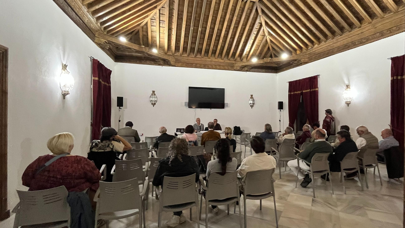 Una de las mesas sectoriales celebradas esta semana.