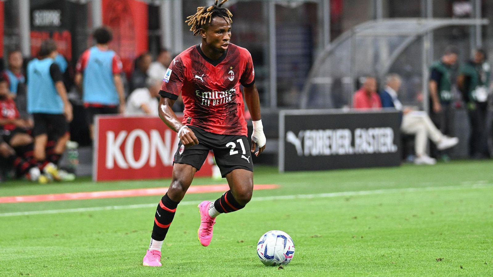 Samu Chukwueze, en un encuentro con el Milan. Samu Chukwueze, en un encuentro con el Milan.
