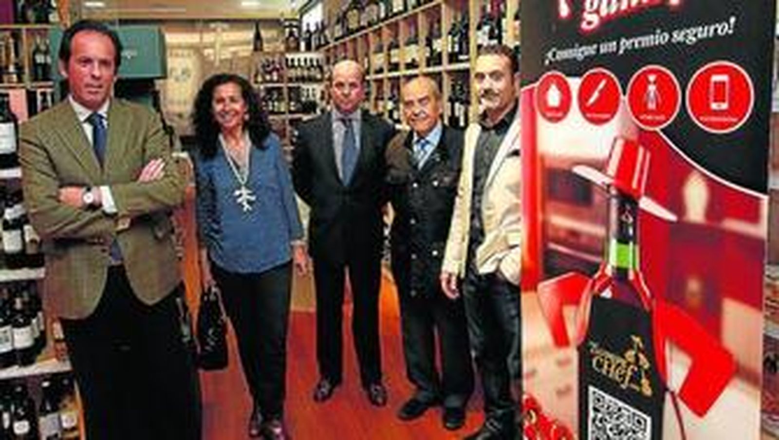 José Arguso, Reyes Morales, Jesús Liaño, Juan Robles y Daniel Ramos, ayer en la Tienda Viña & Licor (Viñafiel).
