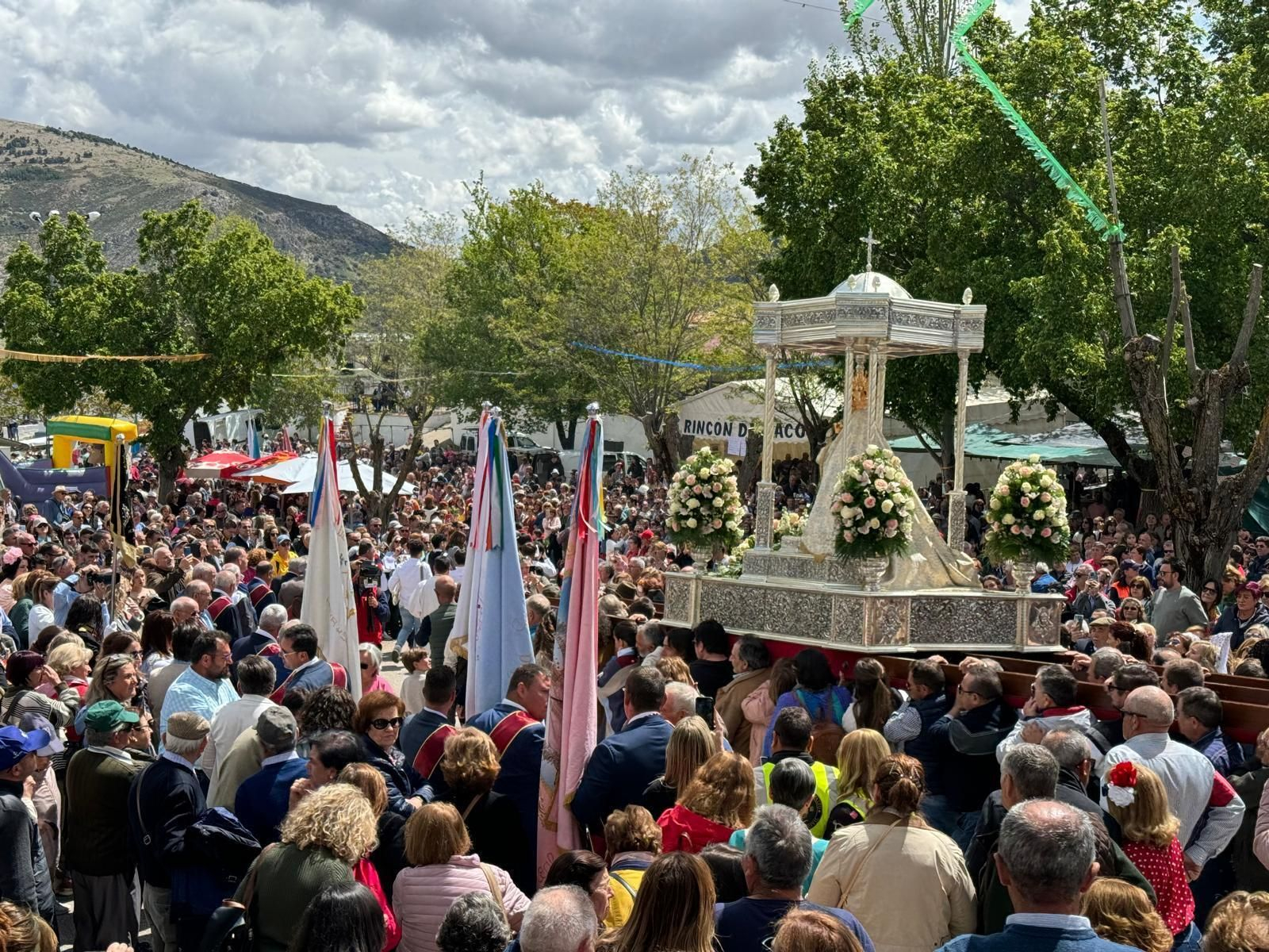 En imágenes: Los vecinos de Hoya del Salobral veneran  a su Virgen de la Cabeza