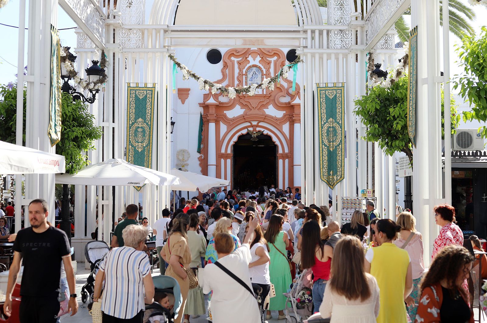La catedral efímera en Almonte.