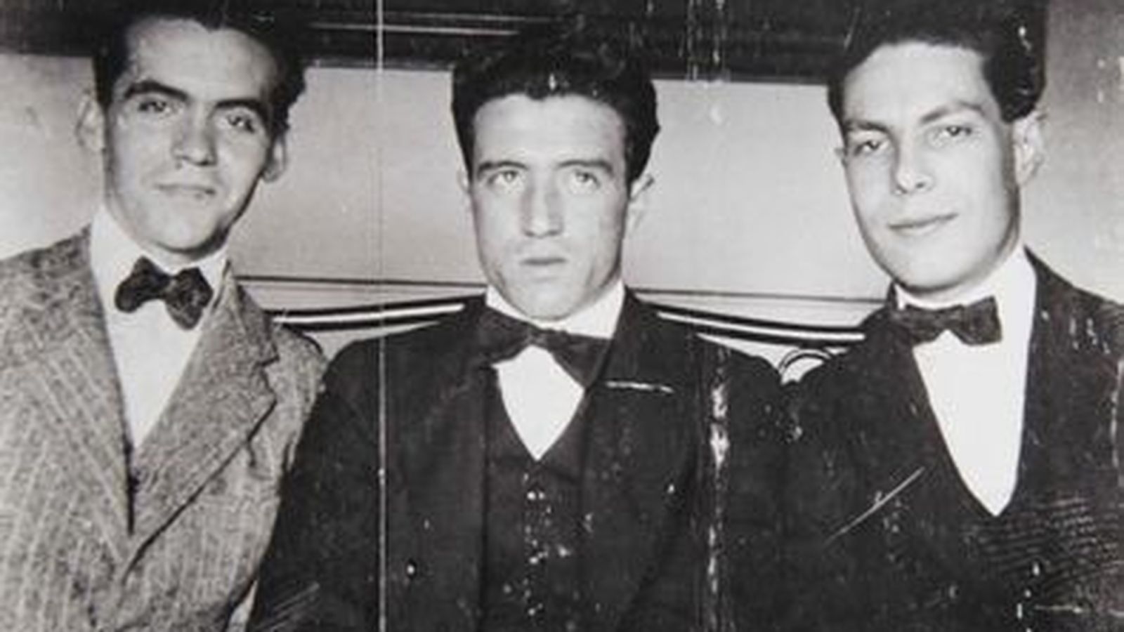 De izquierda a derecha: Federico García Lorca, Manuel Ángeles Ortiz y Manuel Bueno