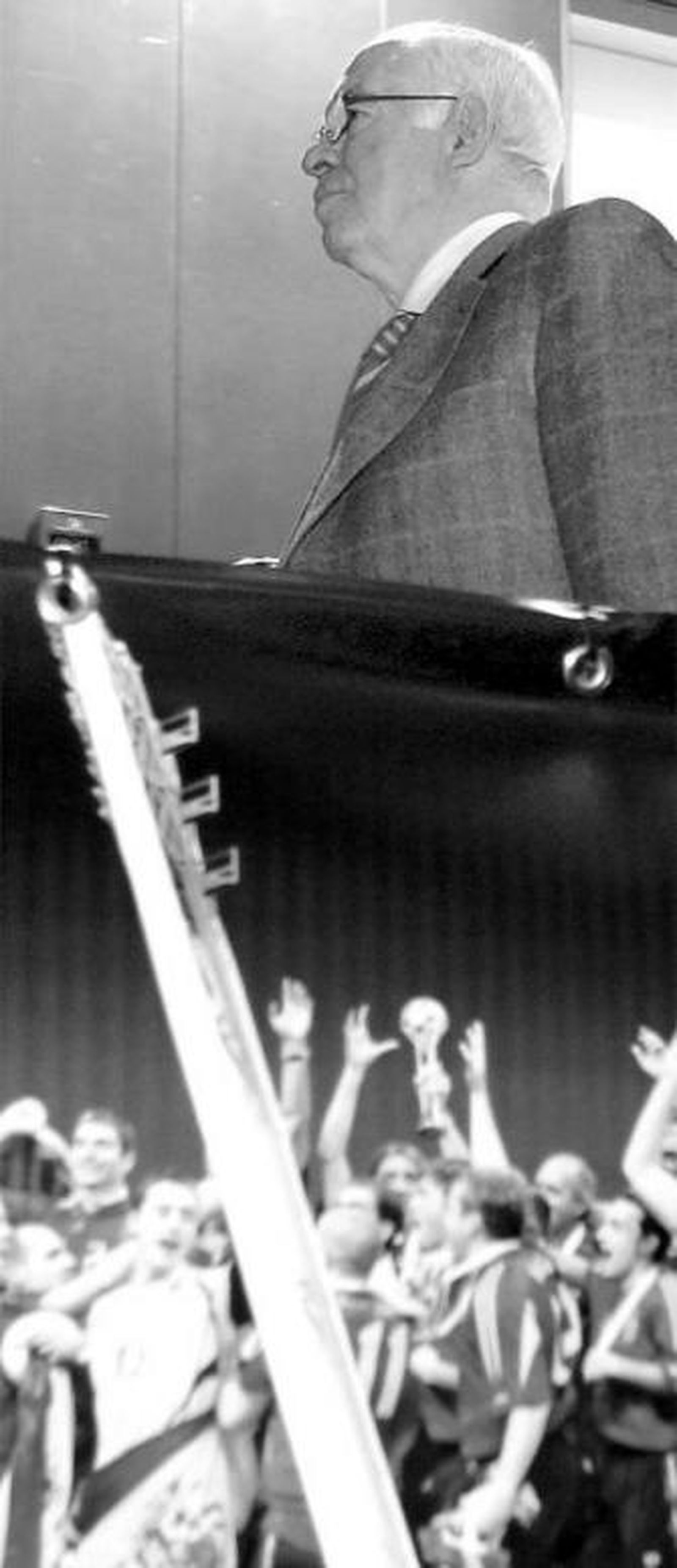 Luis Aragonés, a su llegada a la Ciudad del Fútbol de Las Rozas.