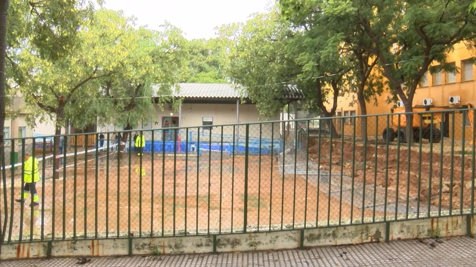 Se cae un muro en el colegio El Trocadero Se cae un muro en el colegio El Trocadero