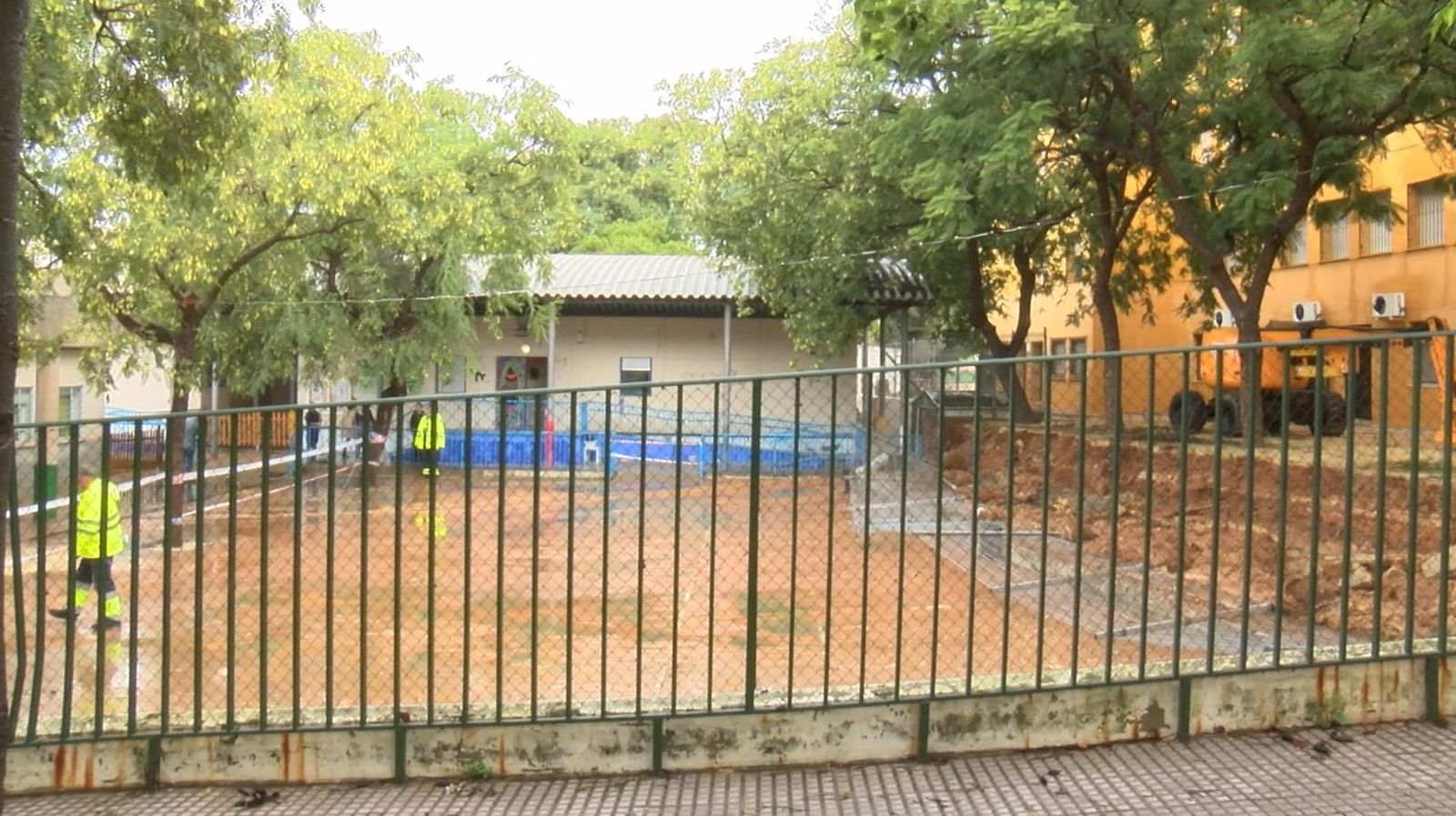 Se cae un muro en el colegio El Trocadero