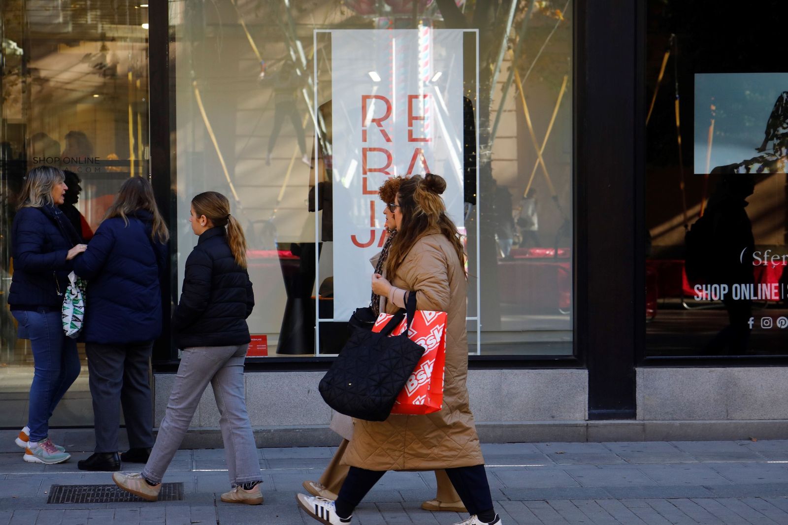 Los cordobeses se lanzan a por las rebajas de invierno, en imágenes