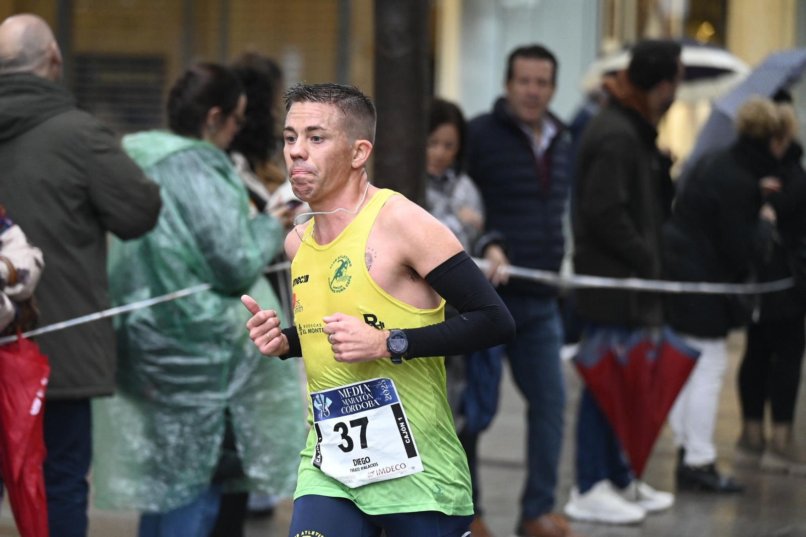 El paso de la Media Maratón de Córdoba 2025 por el centro de la ciudad