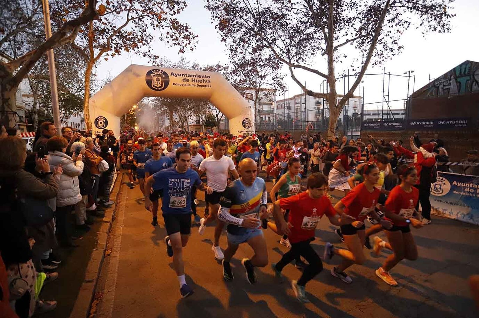 Imágenes de la carrera de San Silvestre en Huelva