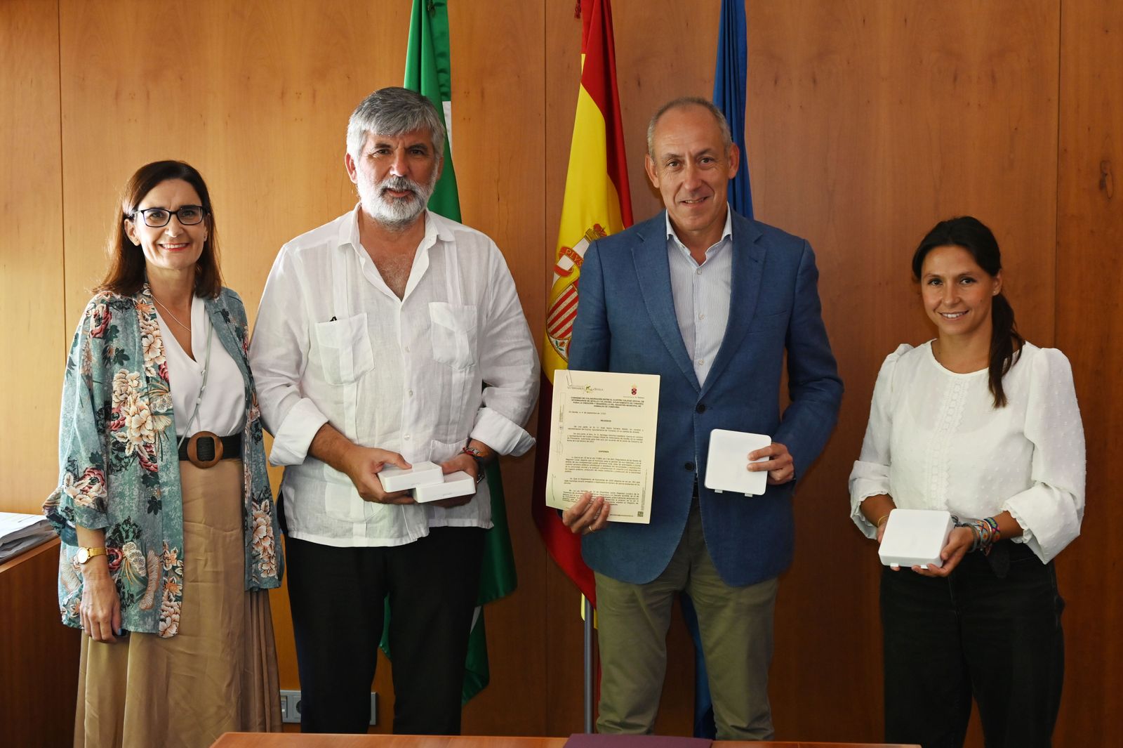 Tomares firma un convenio con el Colegio de Veterinarios para adaptar el registro de animales domésticos a la nueva ley