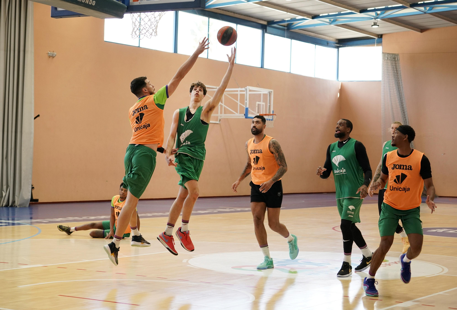 Barreiro, junto a parte de la plantilla, en un entrenamiento