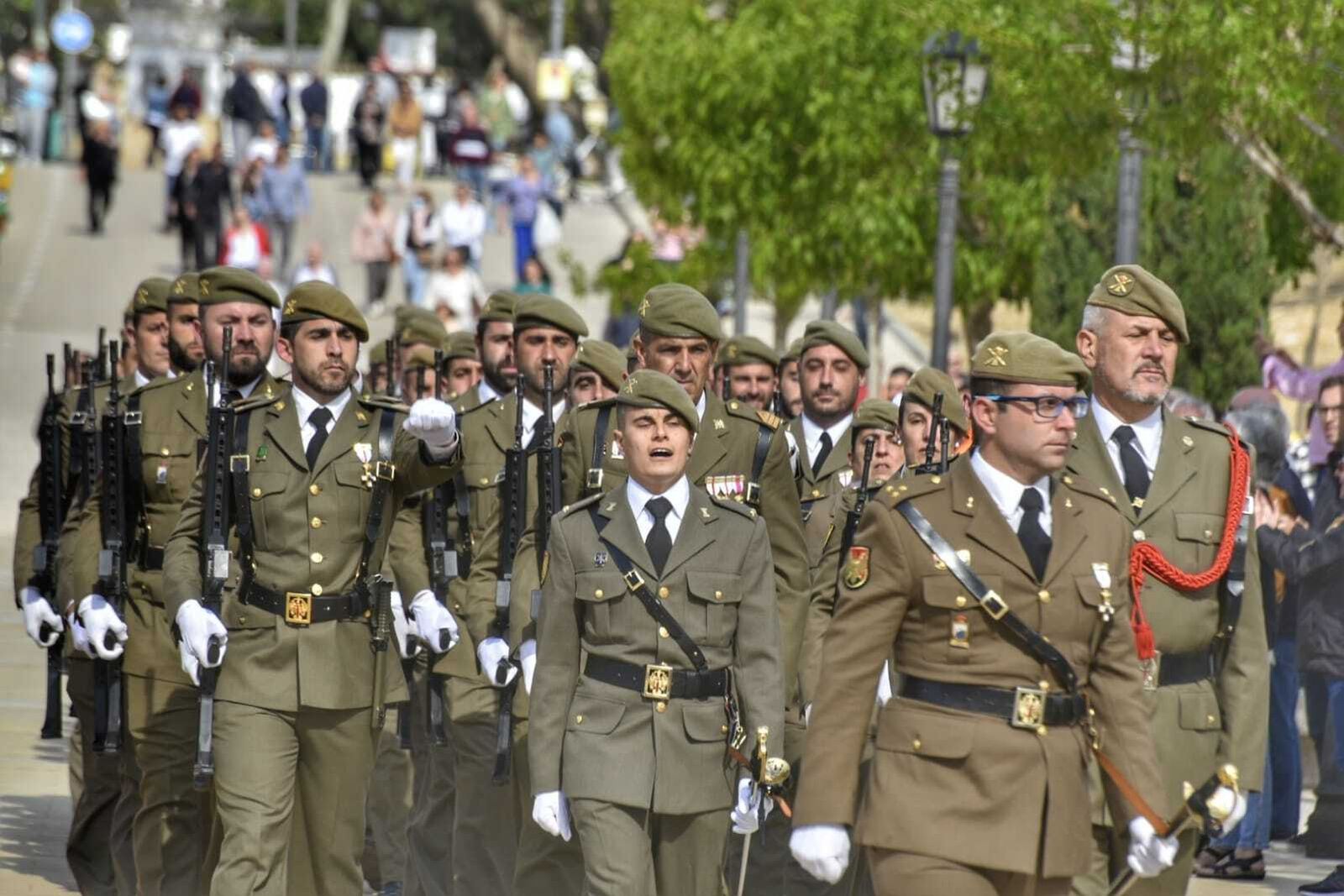 El desfile militar del Regimiento de Artillería Antiaérea nº 74.