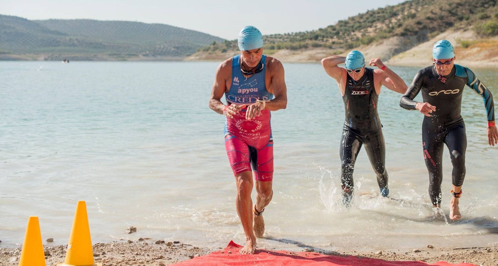Una imagen del segmento de natación del Triatlón Ciudad de Baena.