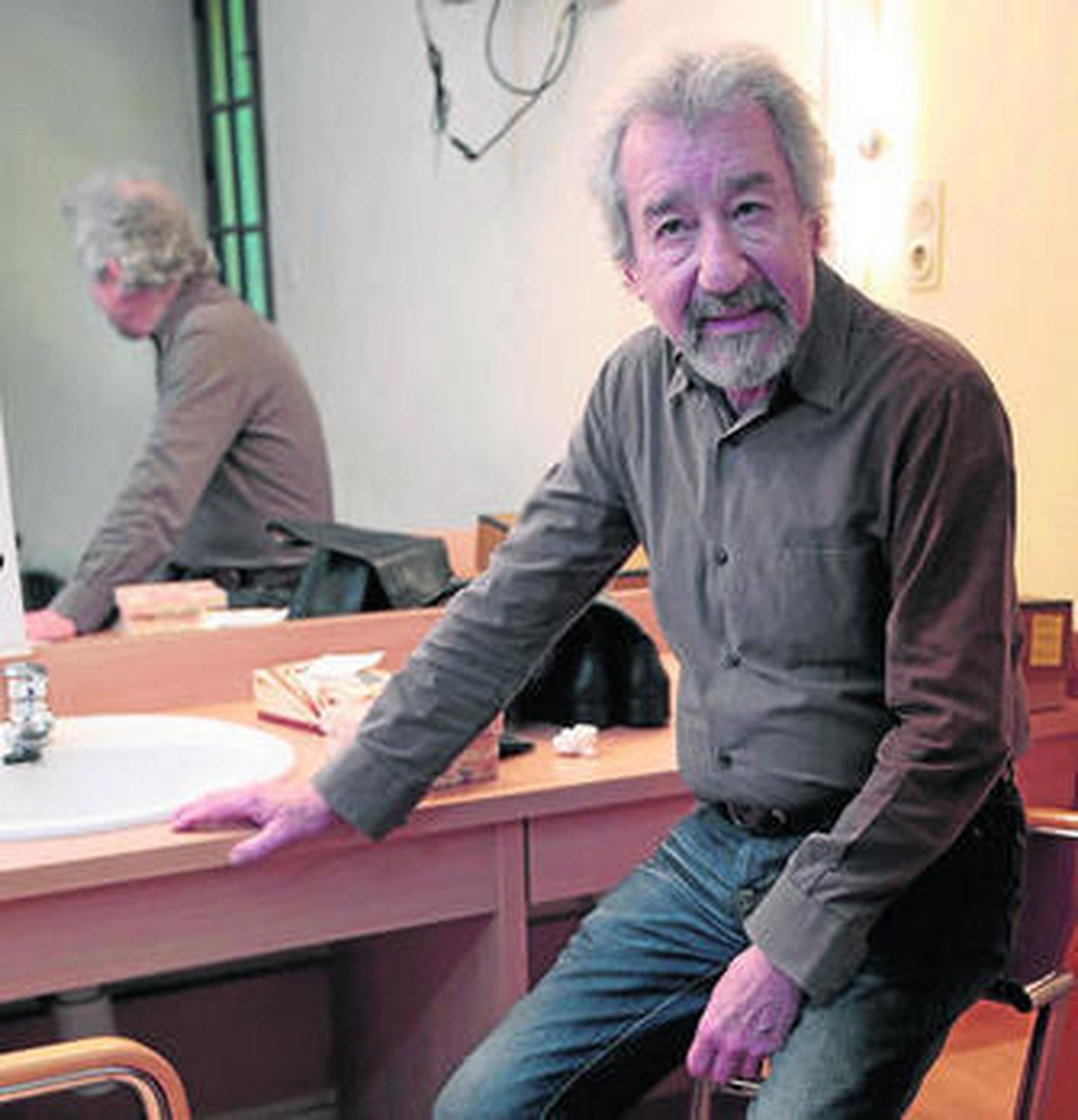 José Sacristán, en un medio que conoce bien: el camerino.
