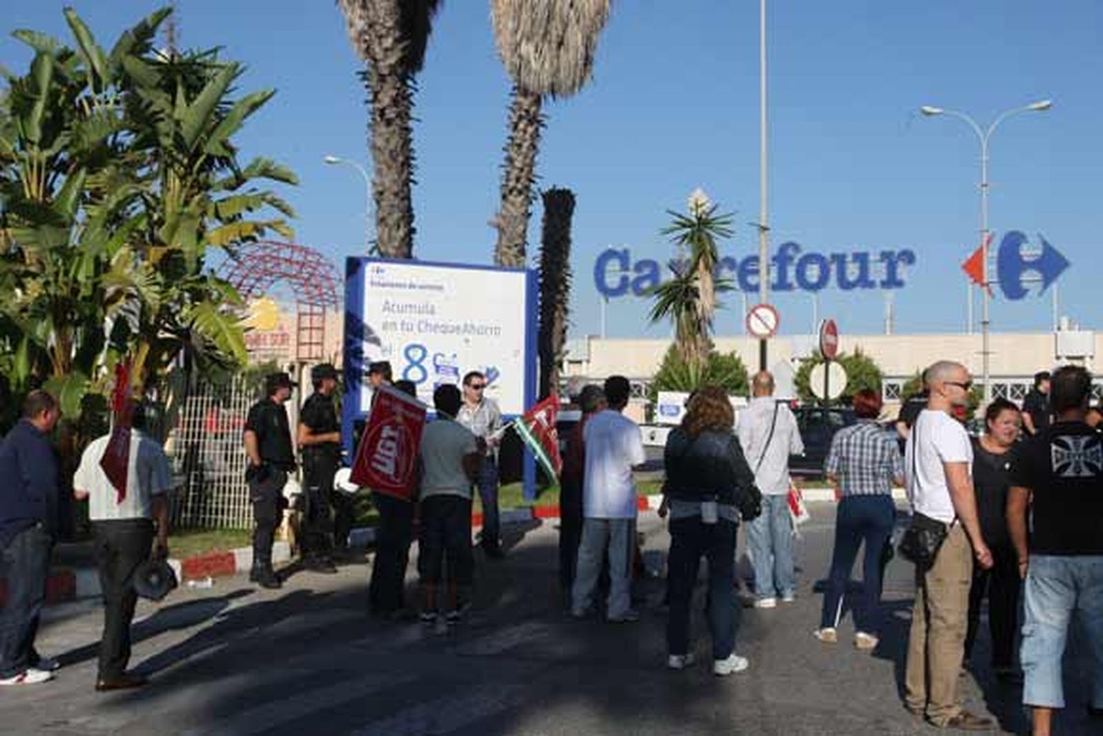 La protesta sindical no paralizó la Comarca, aunque sí tuvo incidencia en la gran industria y el puerto

Foto: Paco Guerrero