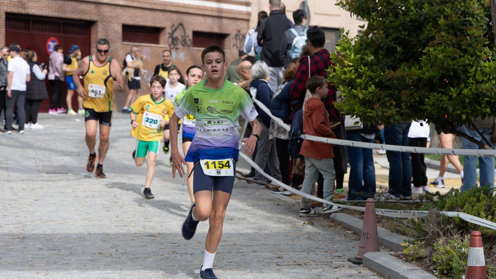 Más de 2.100 participantes corren para promover la salud en Jaén, en imágenes (1)
