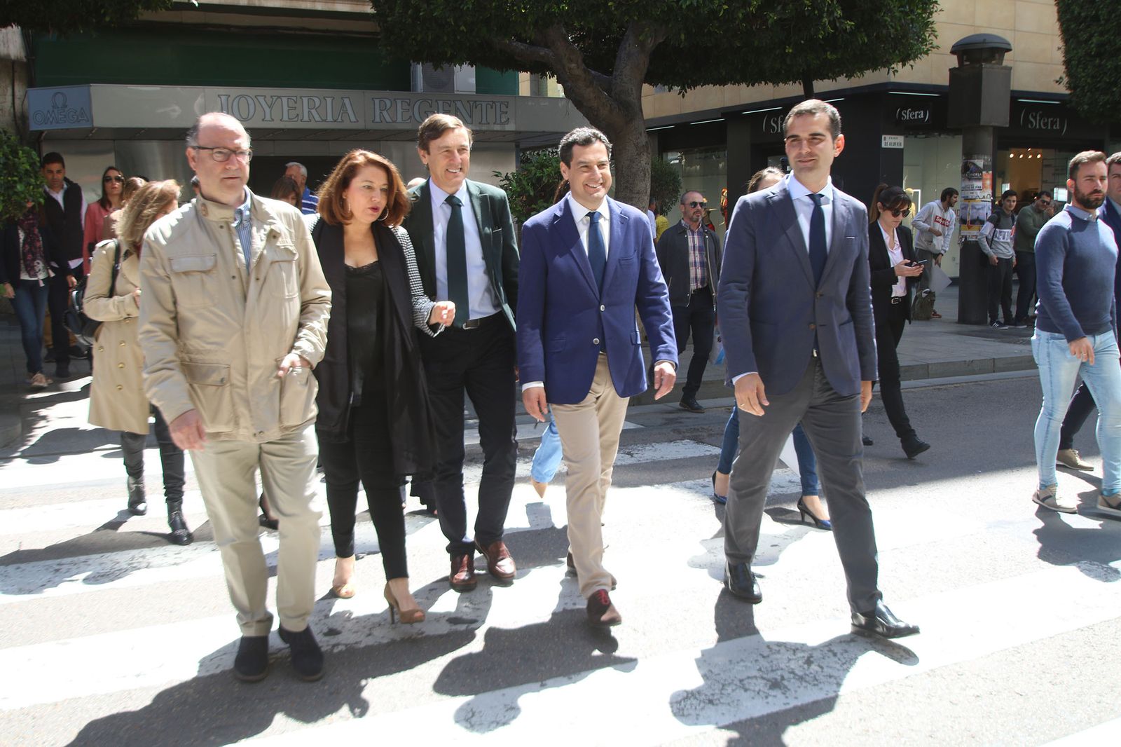 Las imágenes de la visita de Juanma Moreno a Almería