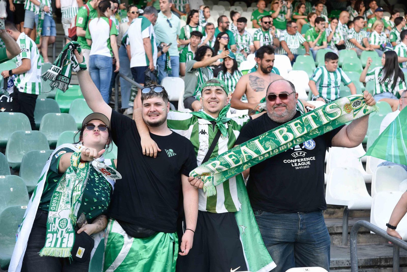 Las fotos de la afición del Betis en el Villamarín
