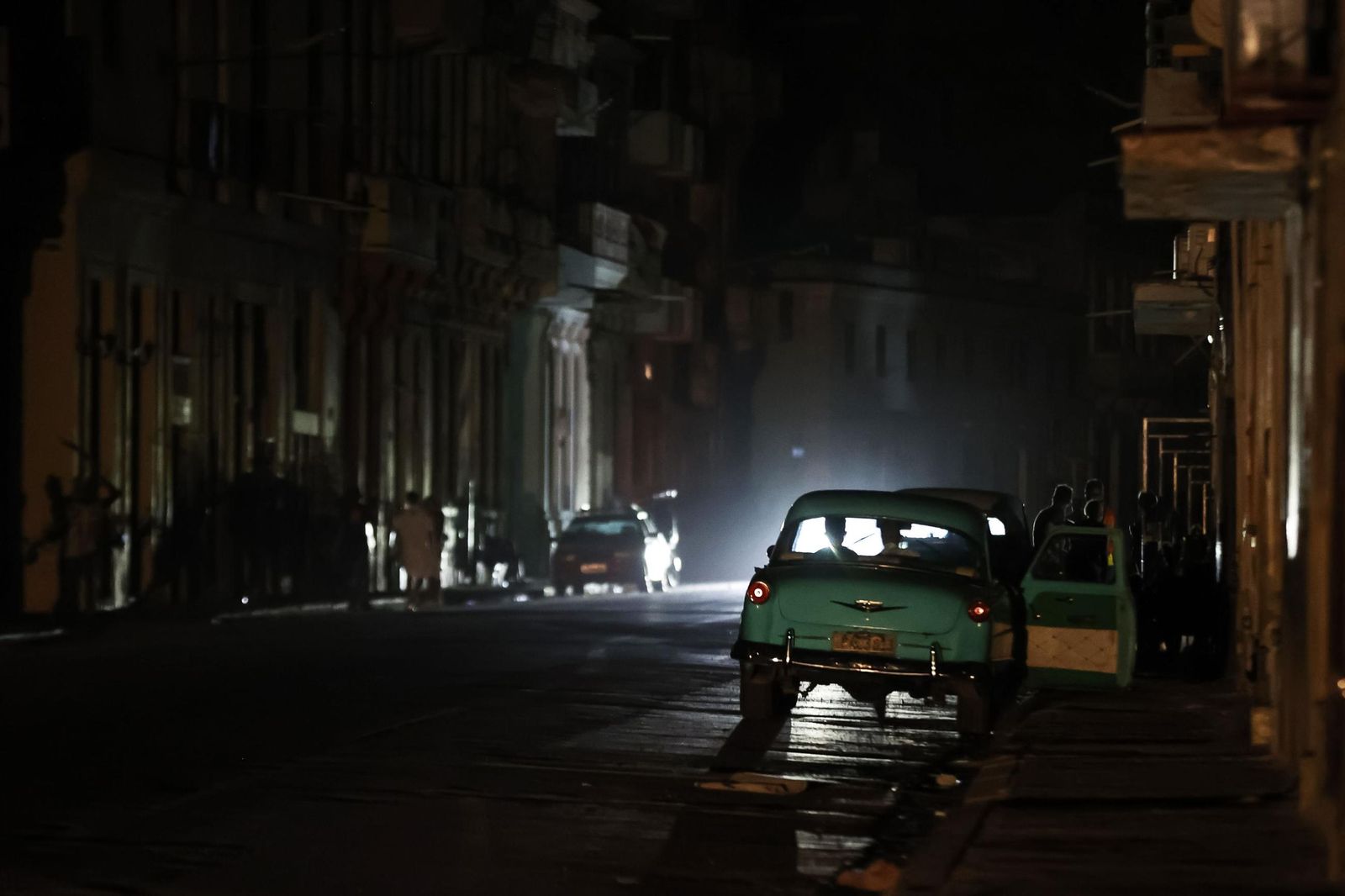 Latinoamérica se oscurece: crisis energética golpea por apagones y sequía sin precedentes