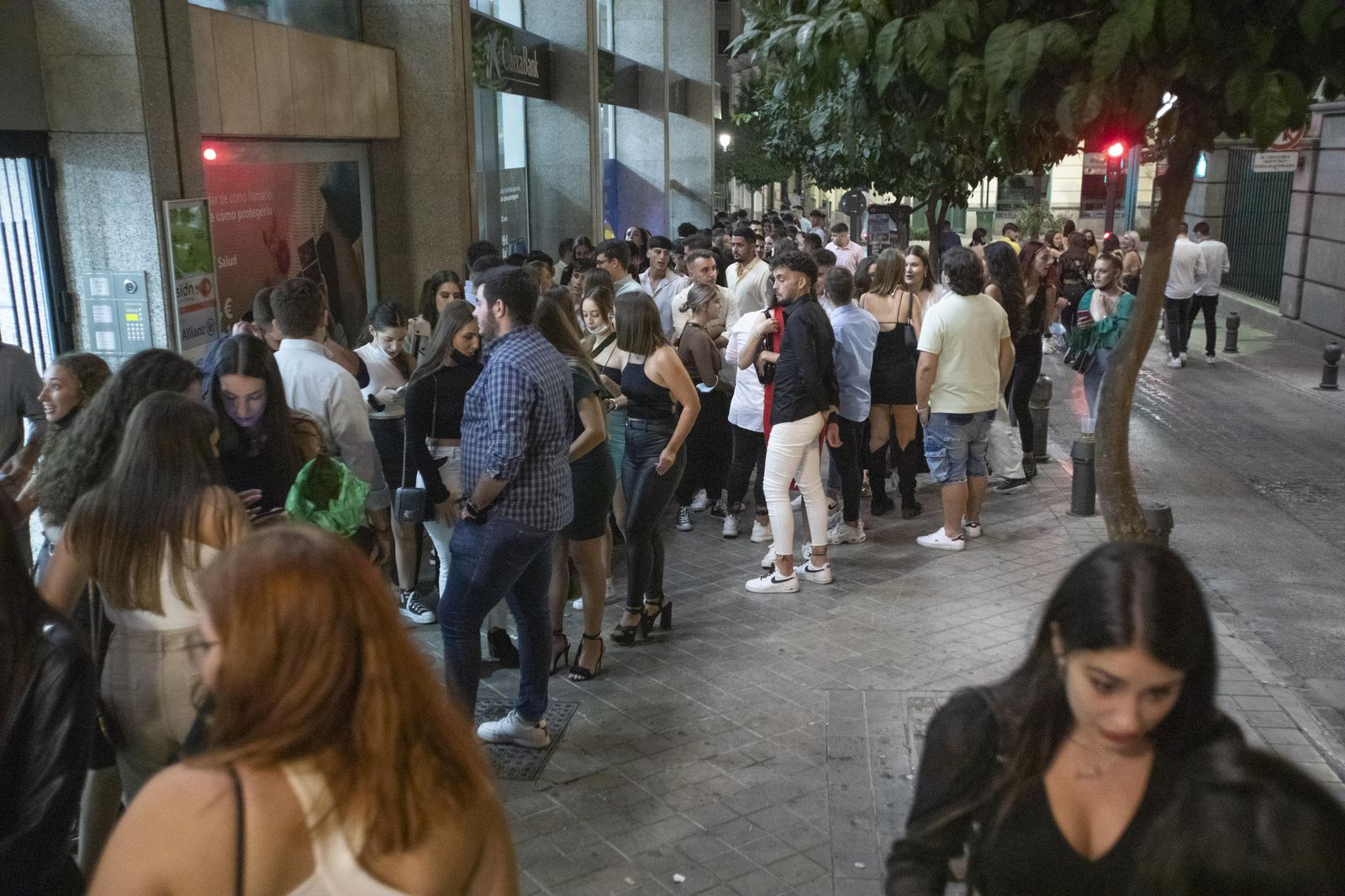 Fotos: así fue la primera noche de Granada en la nueva normalidad