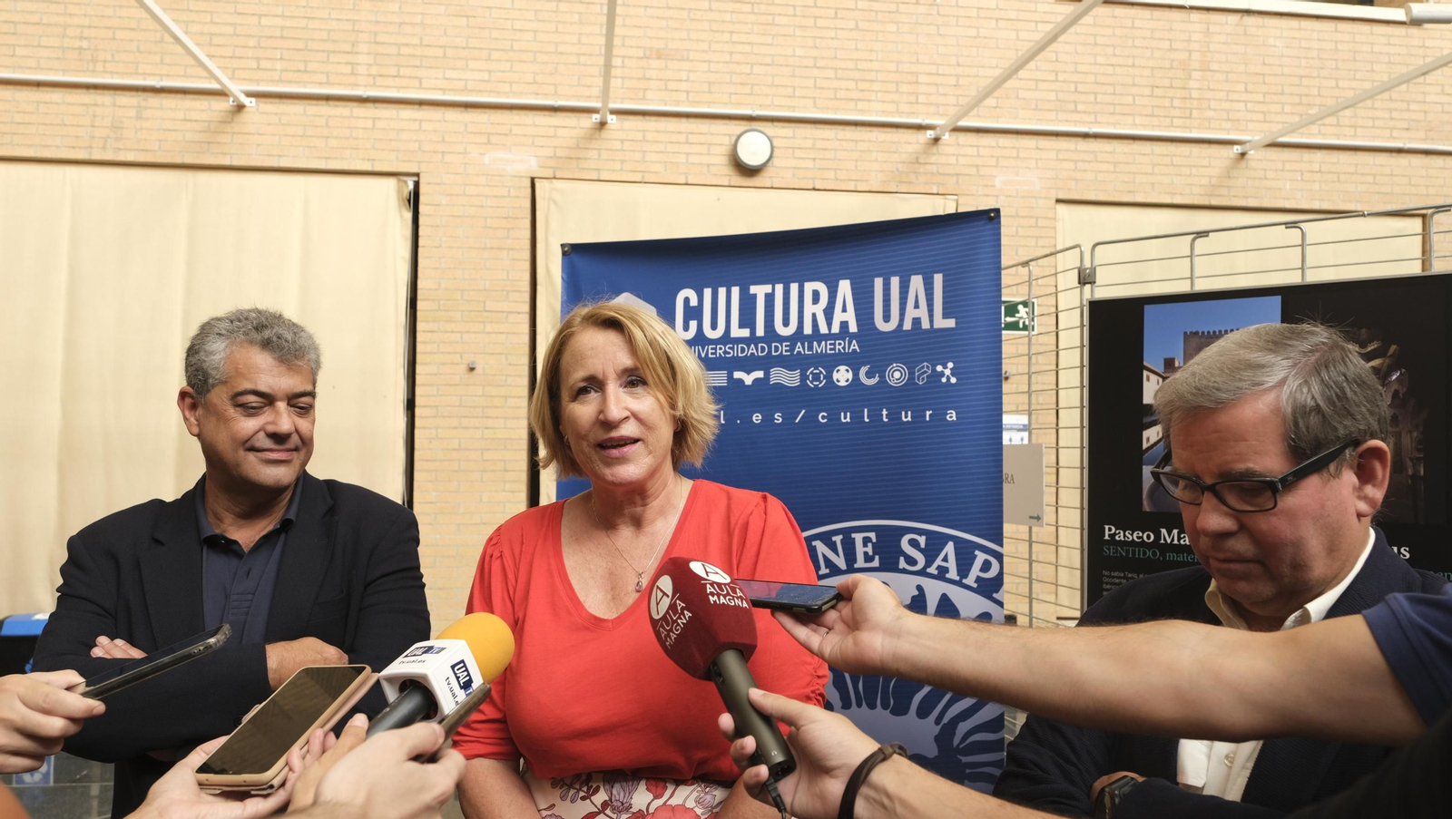 Imágenes de la inauguración de la exposición 'Paseo Matemático Al-Ándalus' en la Universidad de Almería