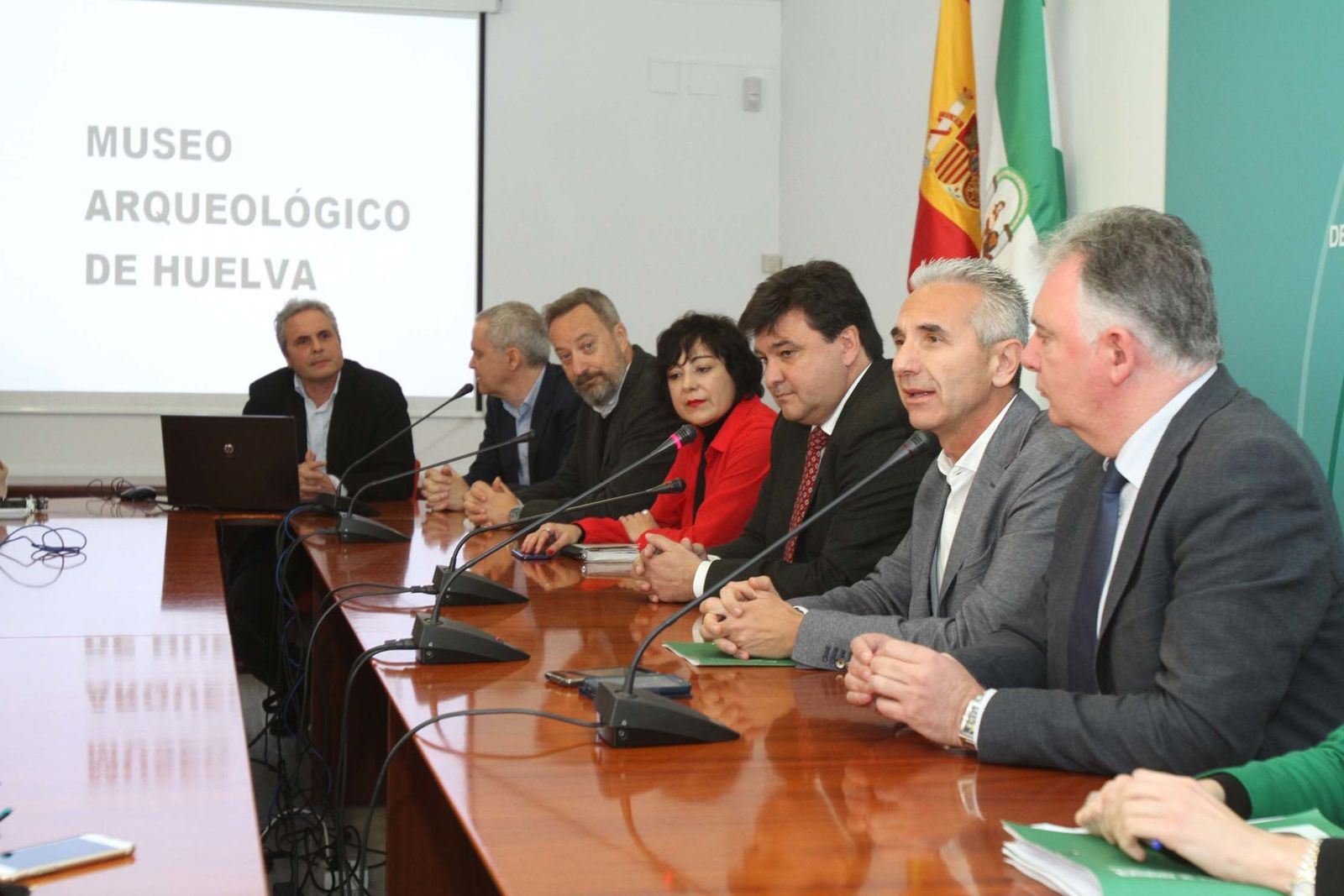 El consejero de Cultura, Miguel Ángel Vázquez, presenta el proyecto de rehabilitación del Banco de España como sede del Museo Arqueológico de Huelva.