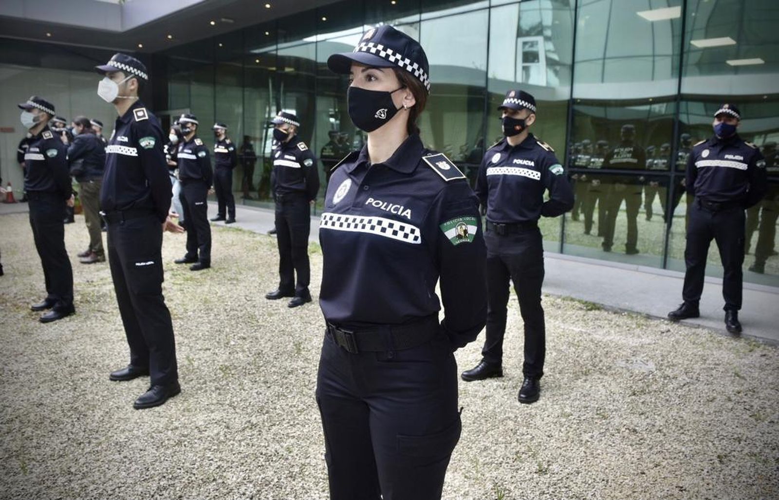 Los nuevos policías locales, este jueves en la Jefatura de la Ranilla.