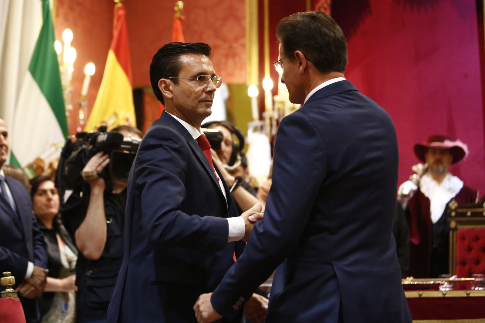 Las imágenes de la jornada de constitución del Ayuntamiento de Granada