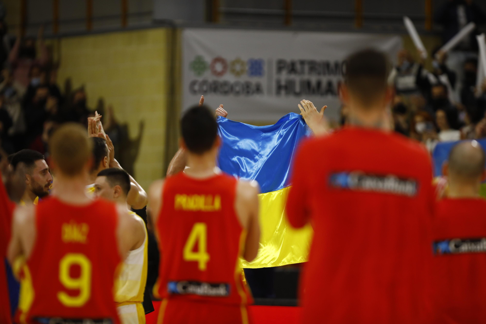 Las imágenes del emotivo encuentro entre España y Ucrania en Córdoba