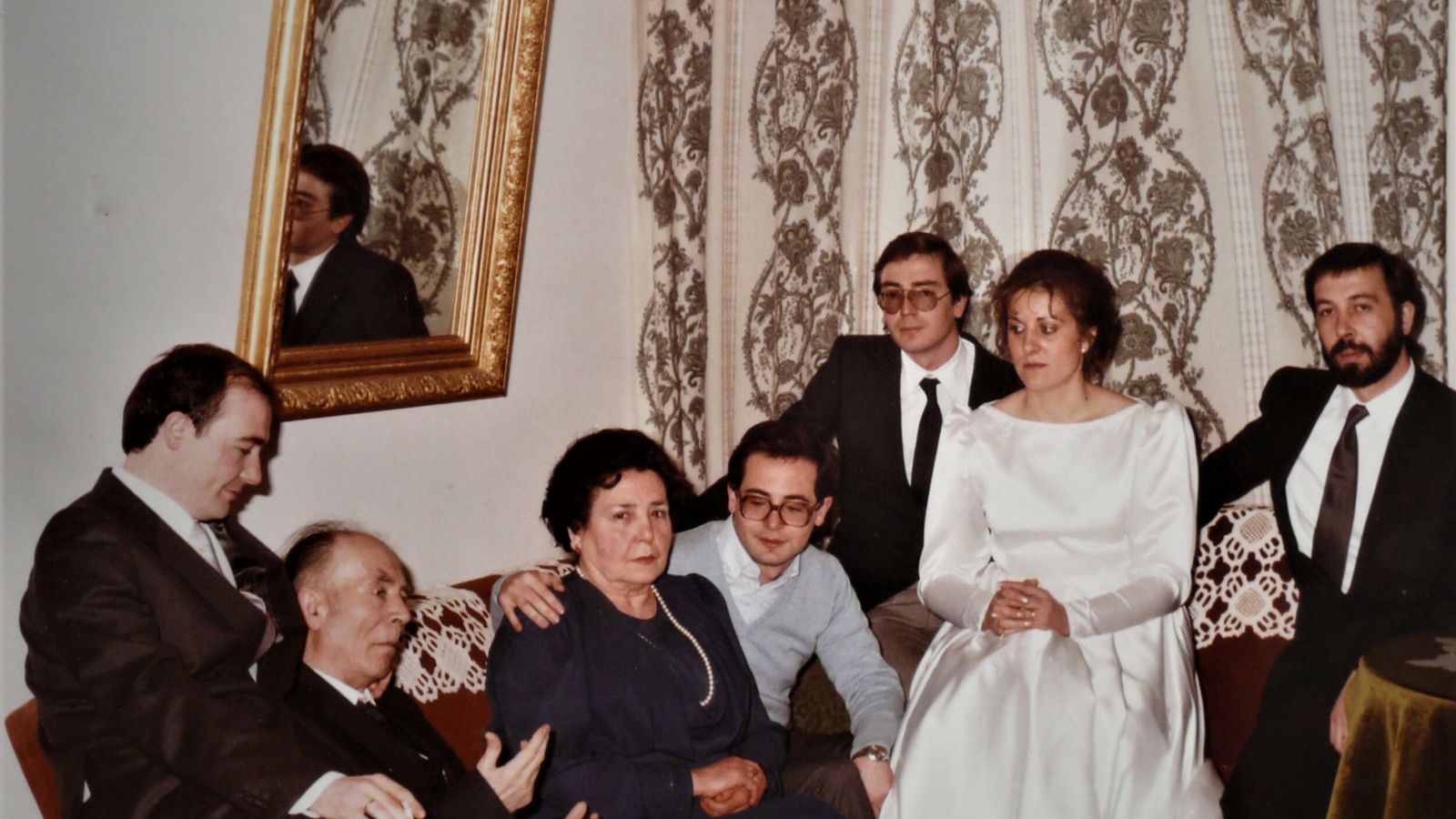 El día de su boda, con su familia